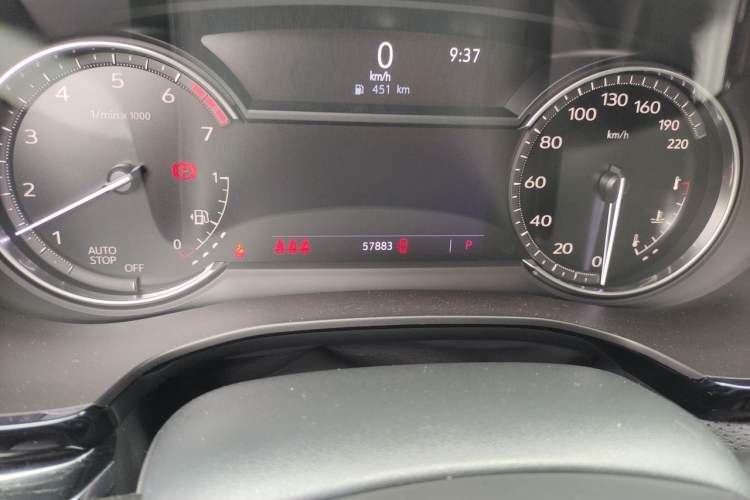 Used Cadillac XT5 2021 28T Luxury Model Odometer Close Up