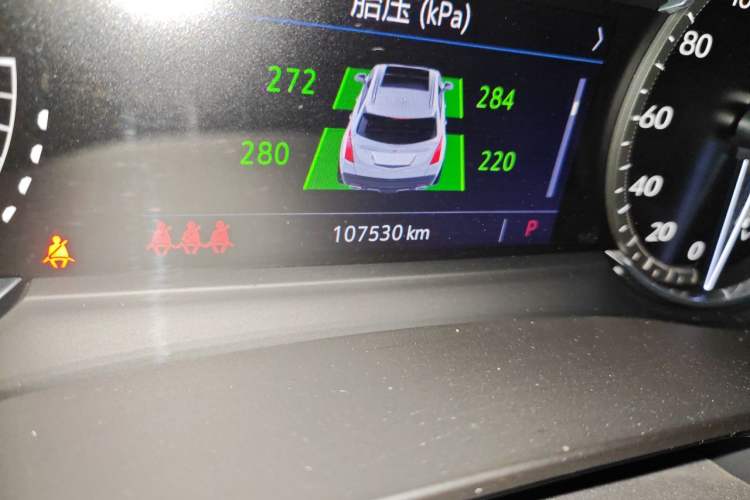 Used Cadillac XT5 2021 28T Luxury Model Odometer Close Up