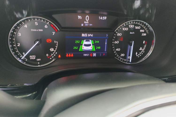 Used Cadillac XT5 2021 2.0T Four-Wheel Drive Luxury Version Odometer Close Up
