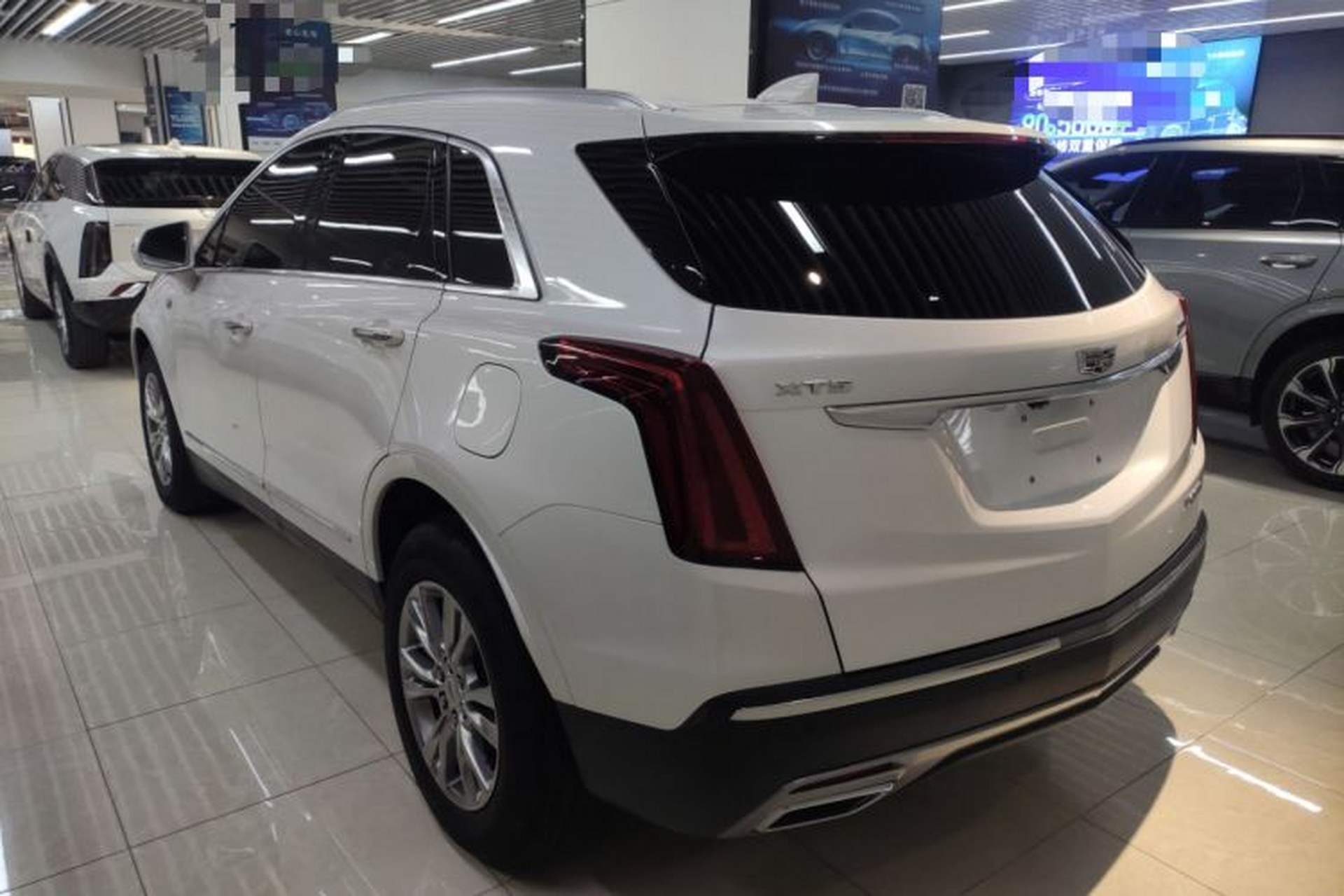 Used Cadillac XT5 2021 28T Luxury Model Rear Left 45 Deg