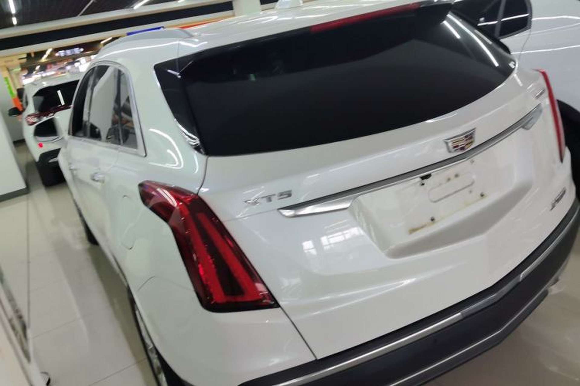 Used Cadillac XT5 2021 28T Luxury Model Rear Left 45 Deg