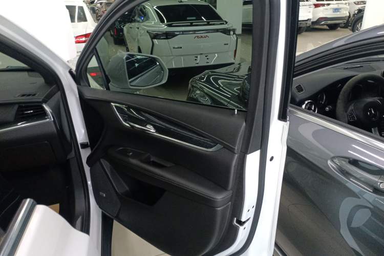 Used Cadillac XT5 2021 28T Luxury Model Right Front Door Interior
