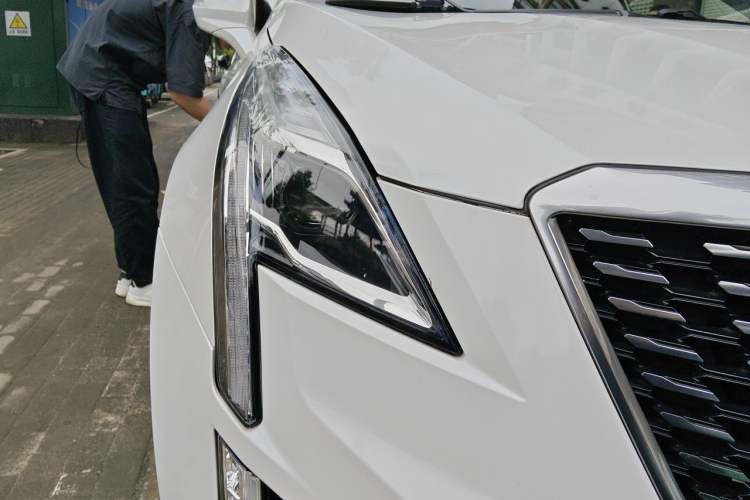 Used Cadillac XT5 2021 28T Luxury Model Right Front Headlight