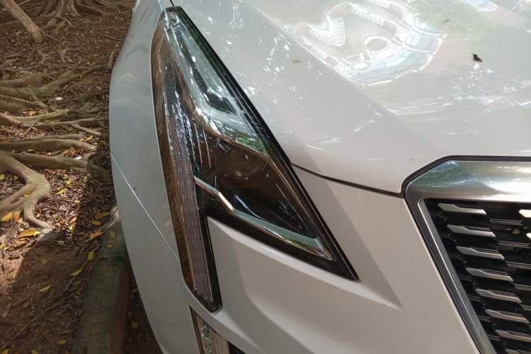 Used Cadillac XT5 2021 28T Luxury Model Right Front Headlight