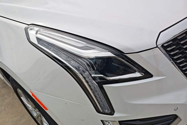 Used Cadillac XT5 2021 2.0T Four-Wheel Drive Luxury Version Right Front Headlight