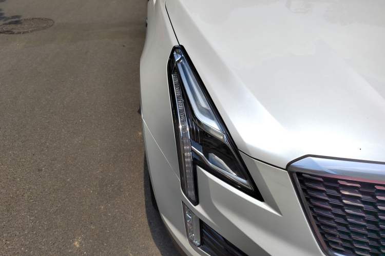 Used Cadillac XT5 2021 28T Luxury Model Right Front Headlight
