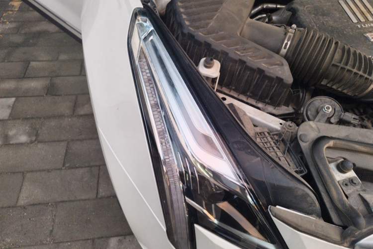 Used Cadillac XT5 2021 28T Luxury Model Right Front Headlight