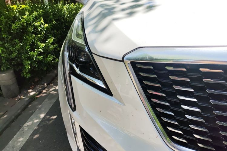 Used Cadillac XT5 2021 2.0T Two-Wheel Drive Luxury Version Right Front Headlight