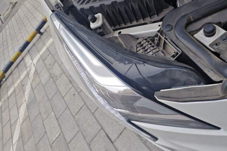 Used Cadillac XT5 2021 28T Luxury Model Right Front Headlight