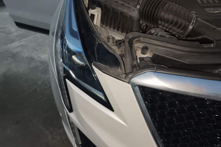 Used Cadillac XT5 2021 28T Four-Wheel Drive Platinum Sport Edition Right Front Headlight