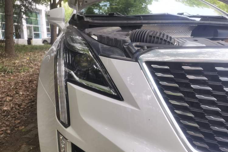 Used Cadillac XT5 2021 28T Luxury Model Right Front Headlight