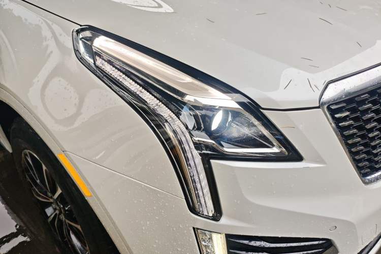 Used Cadillac XT5 2021 2.0T Two-Wheel Drive Luxury Version Right Front Headlight