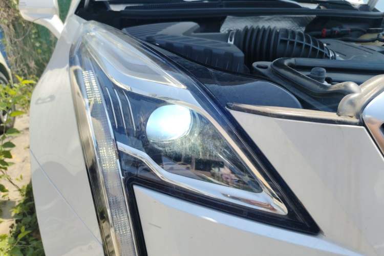 Used Cadillac XT5 2021 2.0T Two-Wheel Drive Luxury Version Right Front Headlight