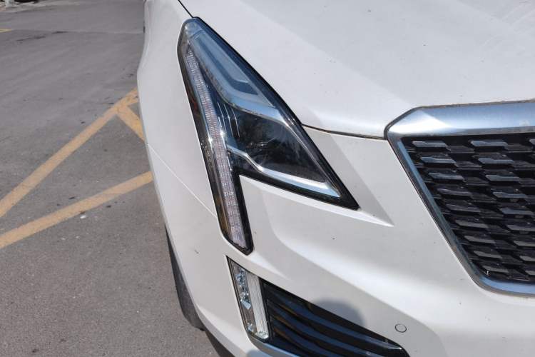 Used Cadillac XT5 2021 2.0T Four-Wheel Drive Luxury Version Right Front Headlight