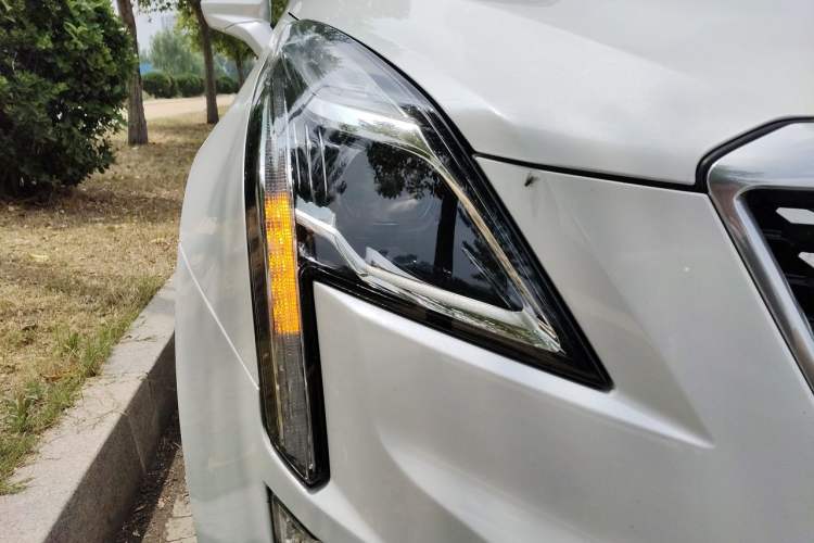 Used Cadillac XT5 2021 28T Luxury Model Right Front Headlight