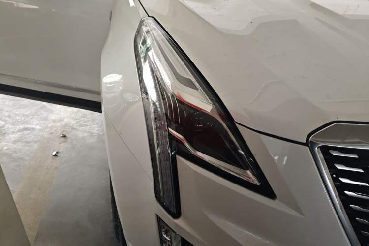 Used Cadillac XT5 2021 2.0T Two-Wheel Drive Luxury Version Right Front Headlight