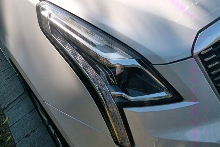 Used Cadillac XT5 2021 2.0T Four-Wheel Drive Luxury Version Right Front Headlight