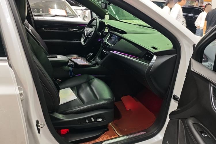 Used Cadillac XT5 2021 28T Luxury Model Right Front Seat