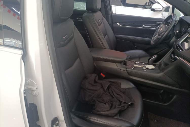 Used Cadillac XT5 2021 2.0T Two-Wheel Drive Luxury Version Right Front Seat