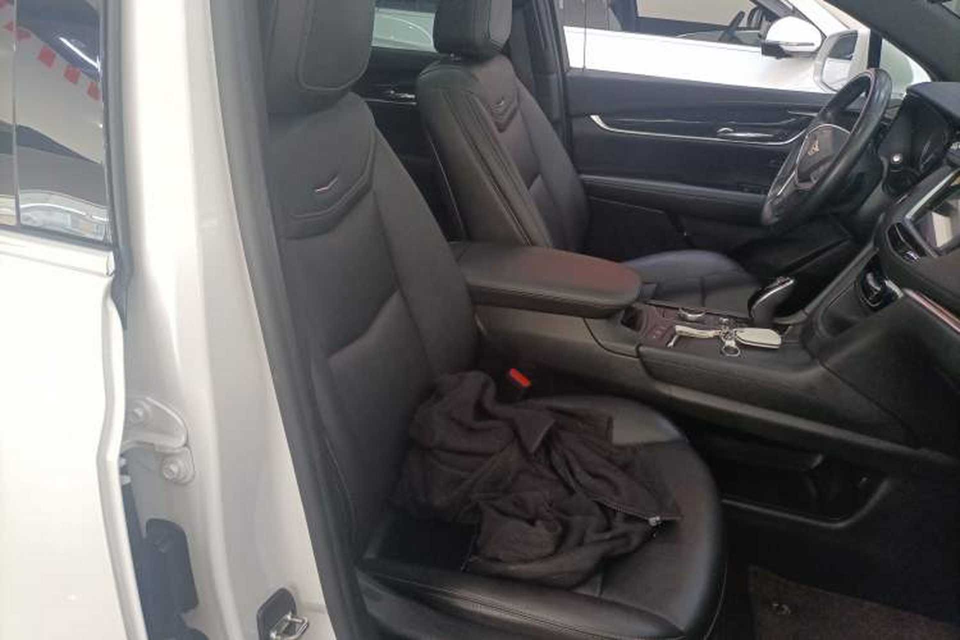 Used Cadillac XT5 2021 2.0T Two-Wheel Drive Luxury Version Right Front Seat