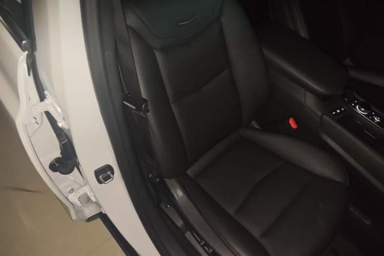 Used Cadillac XT5 2021 28T Luxury Model Right Front Seat