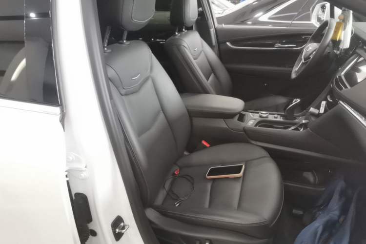 Used Cadillac XT5 2021 28T Luxury Model Right Front Seat