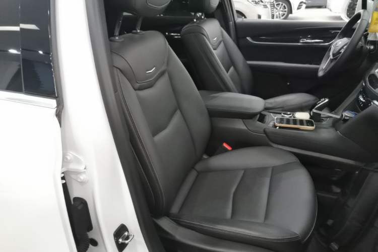 Used Cadillac XT5 2021 28T Luxury Model Right Front Seat