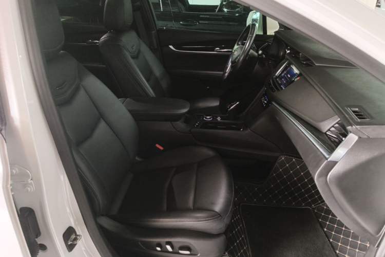 Used Cadillac XT5 2021 28T Luxury Model Right Front Seat
