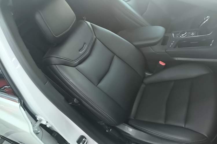 Used Cadillac XT5 2021 28T Luxury Model Right Front Seat