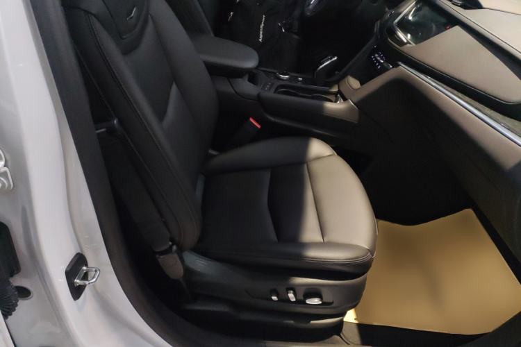 Used Cadillac XT5 2021 28T Luxury Model Right Front Seat