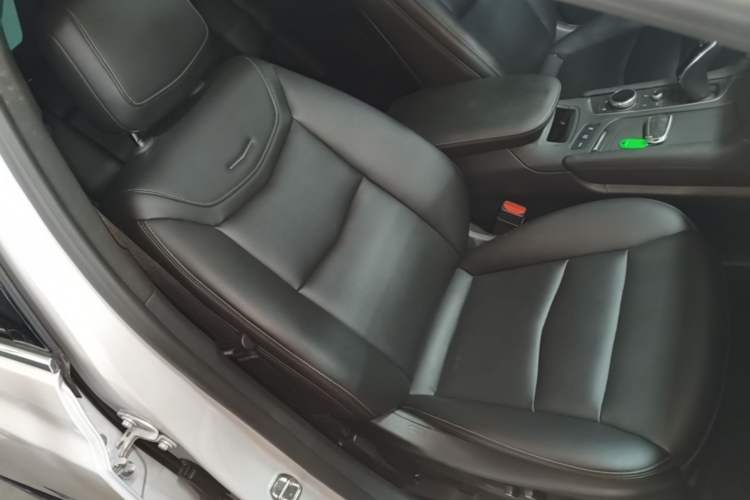 Used Cadillac XT5 2021 28T Luxury Model Right Front Seat