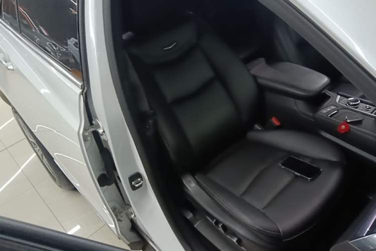 Used Cadillac XT5 2021 2.0T Four-Wheel Drive Luxury Version Right Front Seat