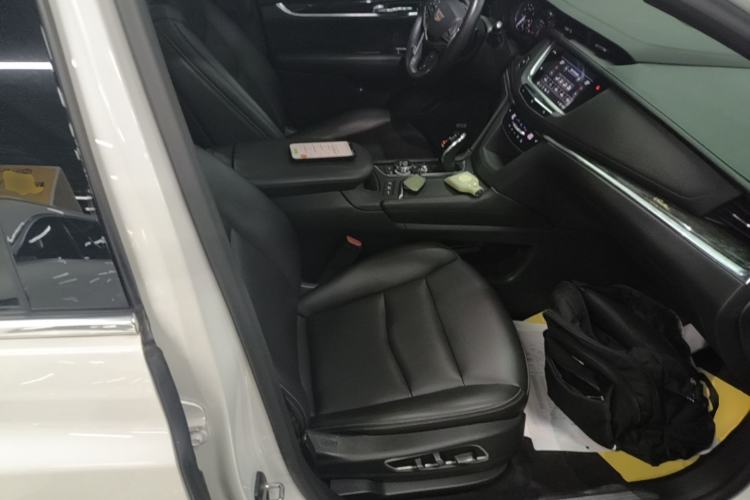 Used Cadillac XT5 2021 28T Luxury Model Right Front Seat