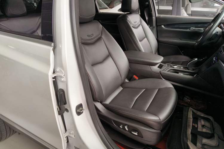 Used Cadillac XT5 2021 2.0T Two-Wheel Drive Luxury Version Right Front Seat