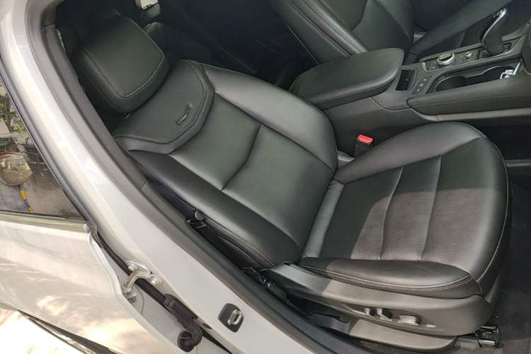 Used Cadillac XT5 2021 28T Luxury Model Right Front Seat