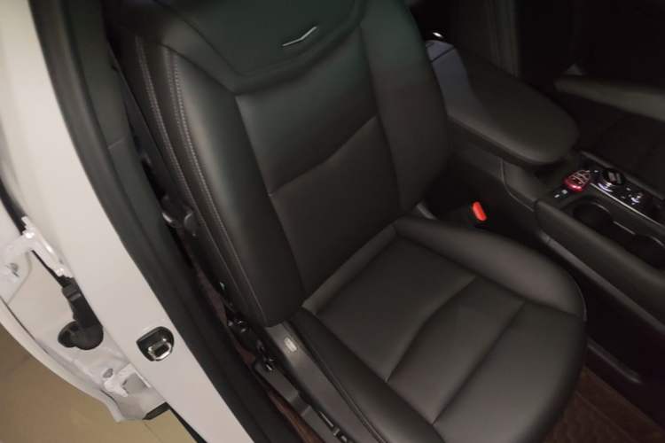 Used Cadillac XT5 2021 28T Luxury Model Right Front Seat