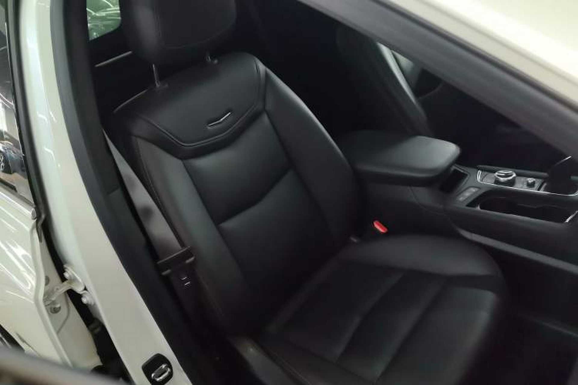 Used Cadillac XT5 2021 28T Luxury Model Right Front Seat