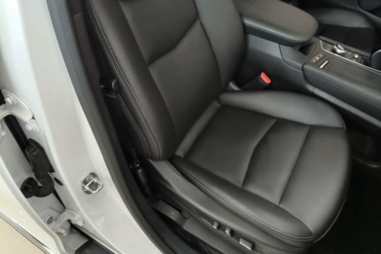 Used Cadillac XT5 2021 2.0T Two-Wheel Drive Luxury Version Right Front Seat