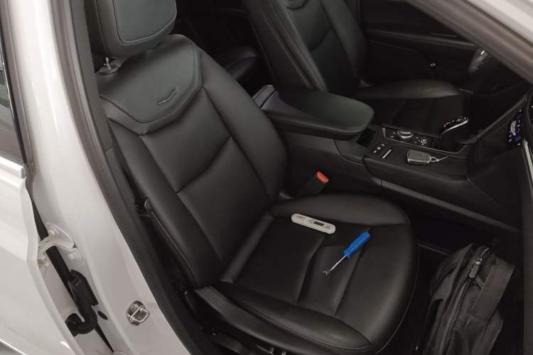 Used Cadillac XT5 2021 2.0T Two-Wheel Drive Luxury Version Right Front Seat