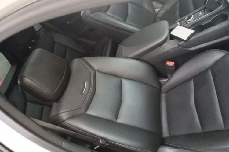 Used Cadillac XT5 2021 28T Luxury Model Right Front Seat