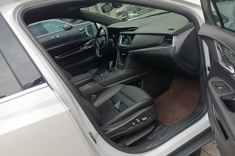 Used Cadillac XT5 2021 28T Luxury Model Right Front Seat