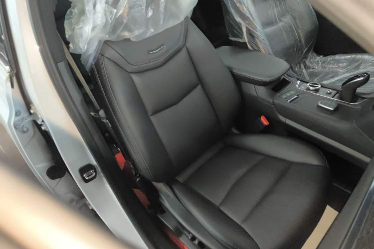 Used Cadillac XT5 2021 28T Luxury Model Right Front Seat