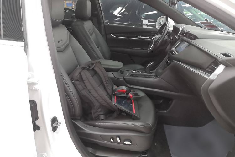 Used Cadillac XT5 2021 28T Luxury Model Right Front Seat