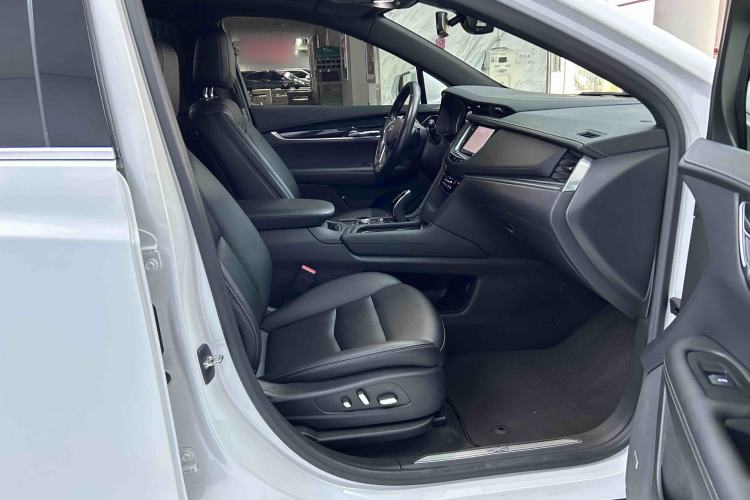 Used Cadillac XT5 2021 28T Luxury Model Right Front Seat