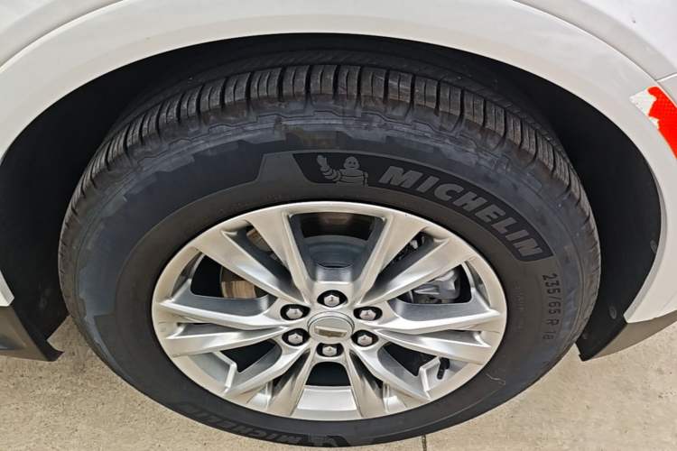 Used Cadillac XT5 2021 2.0T Four-Wheel Drive Luxury Version Right Front Wheel Hub