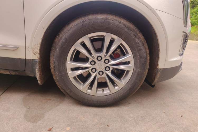 Used Cadillac XT5 2021 2.0T Two-Wheel Drive Luxury Version Right Front Wheel Hub