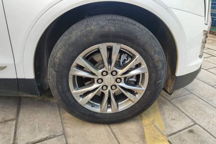 Used Cadillac XT5 2021 28T Four-Wheel Drive Luxury Version Right Front Wheel Hub