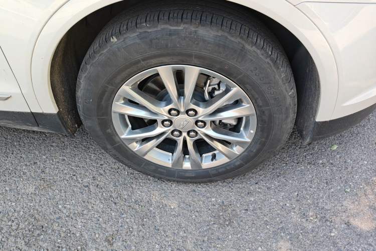 Used Cadillac XT5 2021 2.0T Two-Wheel Drive Luxury Version Right Front Wheel Hub