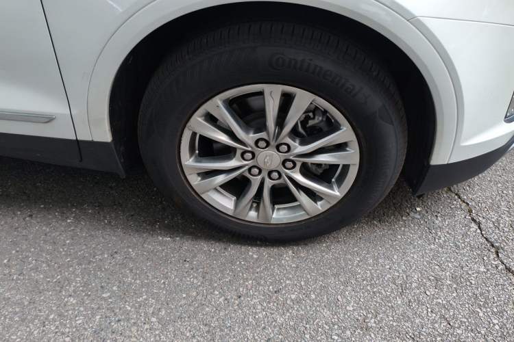 Used Cadillac XT5 2021 2.0T Four-Wheel Drive Luxury Version Right Front Wheel Hub