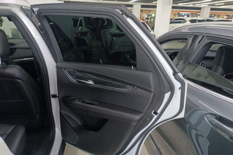 Used Cadillac XT5 2021 28T Luxury Model Right Rear Door Interior